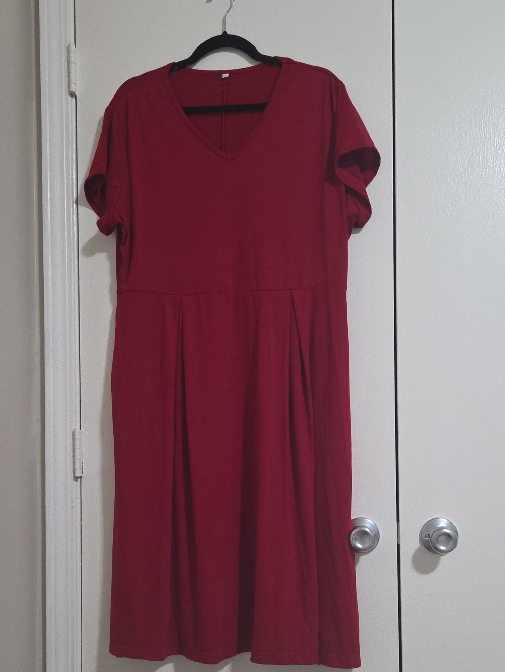 Women’s V-Neck Short Sleeve Midi Dress in Wine Red